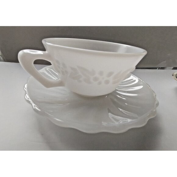 Vintage Anchor Hocking Vitrock Flower Embossed Milk Glass Tea Cup & Saucer  1935 - Picture 8 of 9